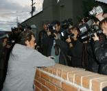 Johnny Hallyday avec ses copains les paparazzis à LA vendredi 4 décembre 