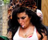 Amy Winehouse quitte son domicile pour aller rendre visite à son mari