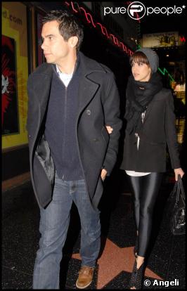 Jessica Alba et son mari Cash Warren arrivent à l'anniversaire de Lauren Sanchez, le 12 décembre 2009 à Hollywood