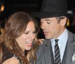 Robert Downey Jr. et sa femme Susan Levin, à l'occasion de l'avant-première de  Sherlock Holmes , qui s'est tenue à l'Empire de Leicester Square, à Londres, le 14 décembre 2009.