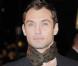 Le séduisant Jude Law, à l'occasion de l'avant-première de  Sherlock Holmes , qui s'est tenue à l'Empire de Leicester Square, à Londres, le 14 décembre 2009.