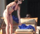 La très très très belle Elisabetta Canalis, en vacances à Mexico, dans une superbe villa partagée avec son chéri George Clooney et le couple Cindy Crawford/Rande Gerber, fin novembre 2009.