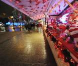 Le marché de Noël des Champs-Elysées à Paris en décembre 2009