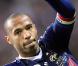 Thierry Henry pose en une du magazine  Surface Football Magazine  à l'occasion du premier anniversaire du bimestriel.