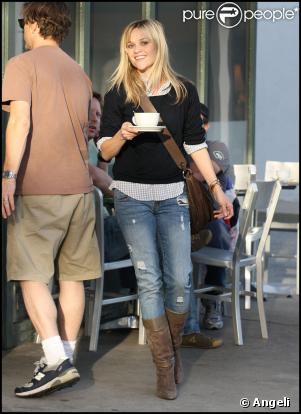 Reese Witherspoon, dans les rues de Los Angeles, le samedi 19 décembre.