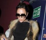 David et Victoria Beckham et leur enfants, romeo, Brooklyn et Cruz à la sortie du théâtre Prince Edward à Londres le 21 décembre 2009
