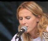 La chanteuse Maïdi Roth