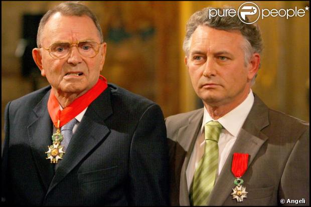 Yves Rocher et son fils Jacques lors de leur décoration par Nicolas Sarkozy en 2008
