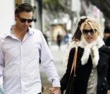 Nicollette Sheridan et Steve Pate, le nouvel homme de sa vie, en promenade amoureuse à Los Angeles le 27/12/09.