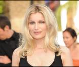 Laetitia Casta dans la peau de Bardot en blond platine 
