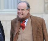 Frédéric Mitterrand, blessé mais souriant... a participé au premier conseil des ministres de l'année !