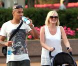 Jade Jones, le compagnon de longue date d'Emma Bunton, a perdu son père décédé d'une crise cardiaque, le 25 décembre 2009.