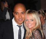 Jade Jones, le compagnon de longue date d'Emma Bunton, a perdu son père décédé d'une crise cardiaque, le 25 décembre 2009.