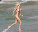 La jolie Victoria Silvstedt en vacances à Saint-Barthelemy, le 4 janvier 2010. 