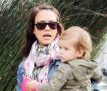 Jessica Alba, Cash Warren et leur fille Honor Marie profitent d'un samedi ensoleillé à West Hollywood le 9 janvier 2009
