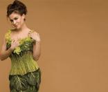 Alyssa Milano vêtue de feuilles de salades... tentant non ?