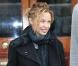 Kylie Minogue en fashionista avertie sait combien l'hiver met en valeur les accessoires ! Avec son sac Yves Saint Laurent et son manteau gris, elle a tout juste ! 