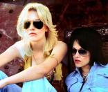 Dakota Fanning et Kristen Stewart dans  The Runaways...  