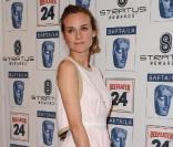La jolie Diane Kruger avait choisi une robe dans les teintes poudrées qui allait très bien avec son teint de poupée de procelaine. 