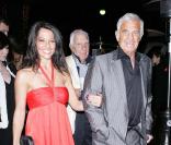 Jean-Paul Belmondo et Barbara Gandolfi arrivent aux LAFCA Awards, à Los Angeles le 16 janvier 2010 !