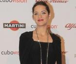 Marion Cotillard en longue robe noire à Rome pour la première de Nine 