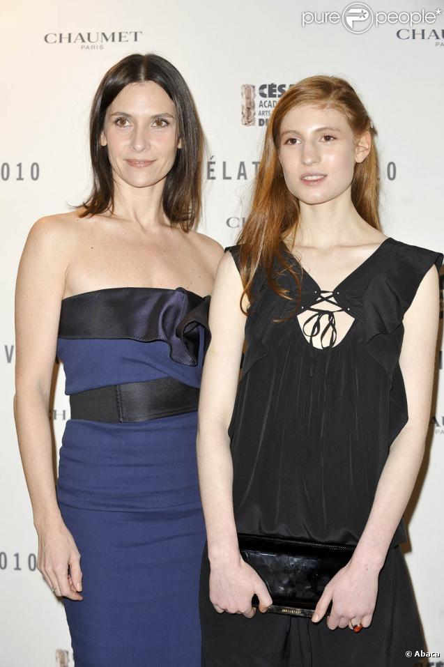 La ravissante Géraldine Pailhas et Agathe Bonitzer à l'occasion du dîner-cocktail organisé par la maison Chaumet pour les Révélations des César 2010, à l'hôtel Meurice, le 18 janvier 2010.
