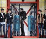 Bill Kaulitz des Tokio Hotel joue les mannequins pour le défilé DSquared Collection Hommes Automne Hiver 2010 2011 le 19 janvier 2010 à Milan