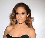 Dans une robe bustier noire signée Louis Vuitton, cheveux bien coiffés, Jennifer Lopez était divine lors du lancement du livre About Face de Scott Barnes, le maquilleur des stars, à l'Hôtel Provocateur à New York le 20 janvier 2010