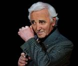 Charles Aznavour chante dans le clip d' Un geste pour Haïti Chérie. 