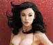 Vikki Blows, véritable petite bombe, pose pour une marque de lingerie