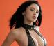 Vikki Blows, véritable petite bombe, pose pour une marque de lingerie