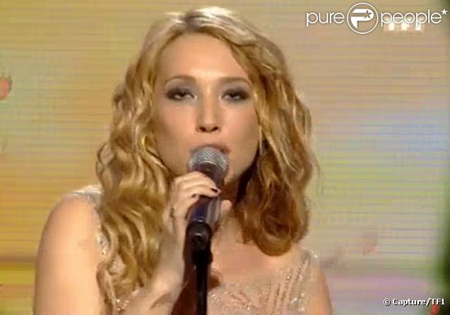 Laura Smet - Page 5 352071-laura-smet-aux-nrj-music-awards-le-23-637x0-1