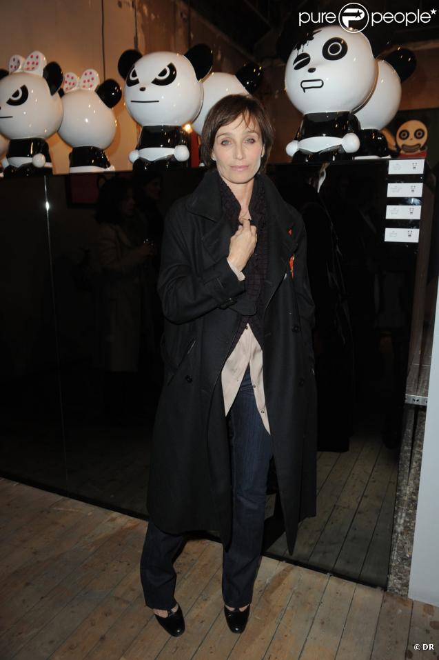 Kristin Scott Thomas lors du vernissage de l'exposition Hi Panda by Ji-Ji, le 25 janvier 2010 au Art Club du Palais de Tokyo.