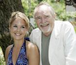 Pierre Vaneck (photo : avec sa petite-fille Aurélie) est décédé le 31 janvier 2010, à l'âge de 78 ans. Il laisse à la postérité une carrière atypique et des compositions fortes...