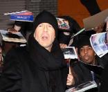 Bruce Willis arrive au  Late Show  de David Letterman, à New York, le 2 février 2010 !