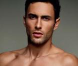 Noah Mills dans la campagne D&G