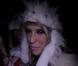 Ke$ha prend d'assaut le signe Hollywood dans cette vidéo publiée le 4 février 2010 !