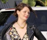 Mischa Barton rentre d'une séance shopping chez Ron Herman le 4 février 2010 à Beverly Hills