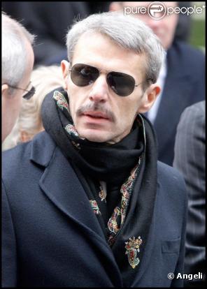 Lambert Wilson aux obsèques de George Wilson à l'Eglise Saint-Roch à Paris (8 février 2010)