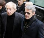 Lambert Wilson et son frère Jean-Marie aux obsèques de George Wilson à l'Eglise Saint-Roch à Paris (8 février 2010)