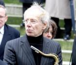 Jean-Marie Wilson aux obsèques de son papa George Wilson à l'Eglise Saint-Roch à Paris (8 février 2010)