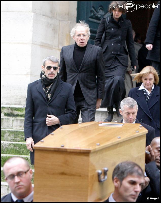 Lambert et Jean-Marie Wilson aux obsèques de leur père à l'Eglise Saint-Roch à Paris (8 février 2010)