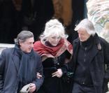 Daniel Auteuil, Armande Altaï et Dave aux obsèques de George Wilson à l'Eglise Saint-Roch à Paris (8 février 2010)