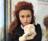 Helena Bonham Carter pose pour une campagne de sensibilisation contre les violences conjugales. 9/02/2010