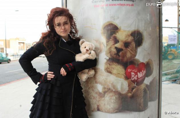 Helena Bonham Carter pose pour une campagne de sensibilisation contre les violences conjugales. 9/02/2010