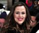 Jennifer Garner a troqué sa robe bustier... contre une tenue décontractée ! Quelle beauté !