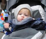 Naomi Watts se promène avec ses deux fils dans le quartier de Soho à New York le 9 février 2010 