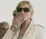La popstar Madonna en visite au Brésil a rencontré le gouverneur de Sao Paulo José Serra, le 10 février 2010.