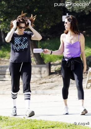 Liv Tyler fait son jogging avec une amie à Hollywood le 12 février 2010