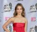 Jessica Alba ne jure que par le rouge glamour d'Alexander McQueen ! 